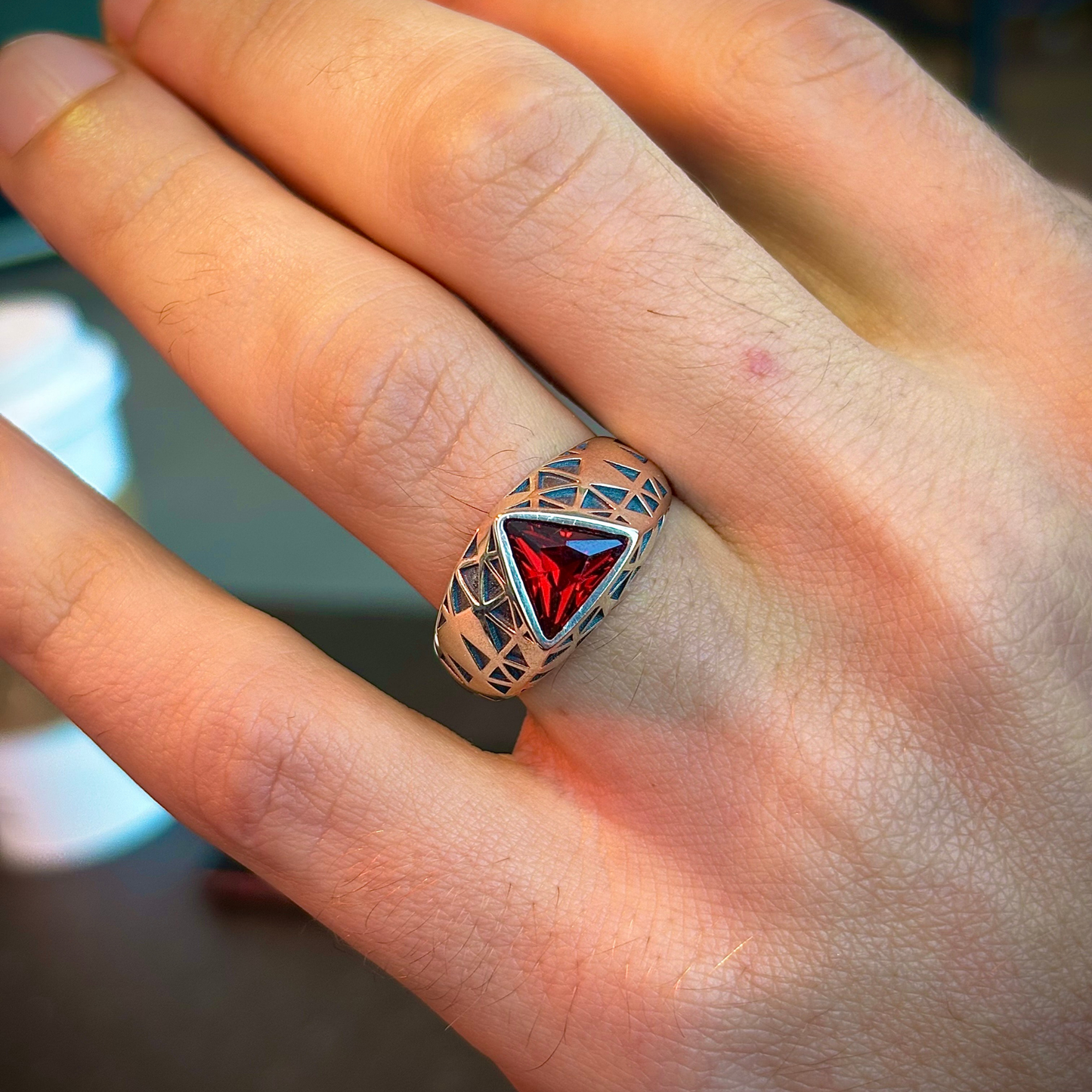 925 Ayar Gümüş Üçgen Kırmızı Yakut Taşlı Erkek Yüzük